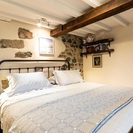 Bwthyn Capten - A Charming Cottage For Up To 6 Newport  Exterior photo
