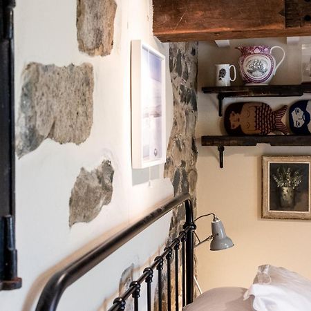 Bwthyn Capten - A Charming Cottage For Up To 6 Newport  Exterior photo