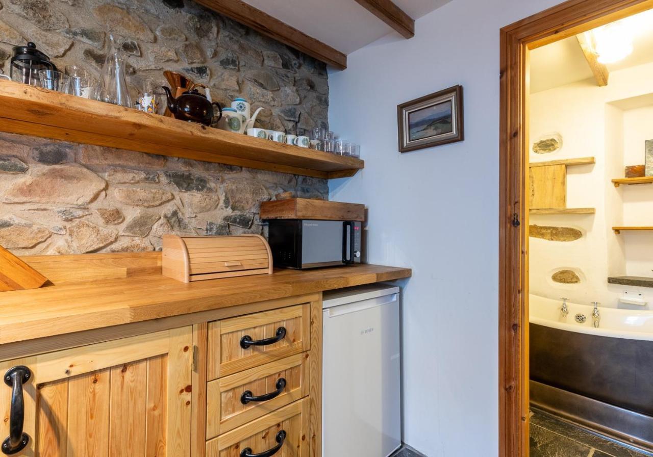Bwthyn Capten - A Charming Cottage For Up To 6 Newport  Exterior photo