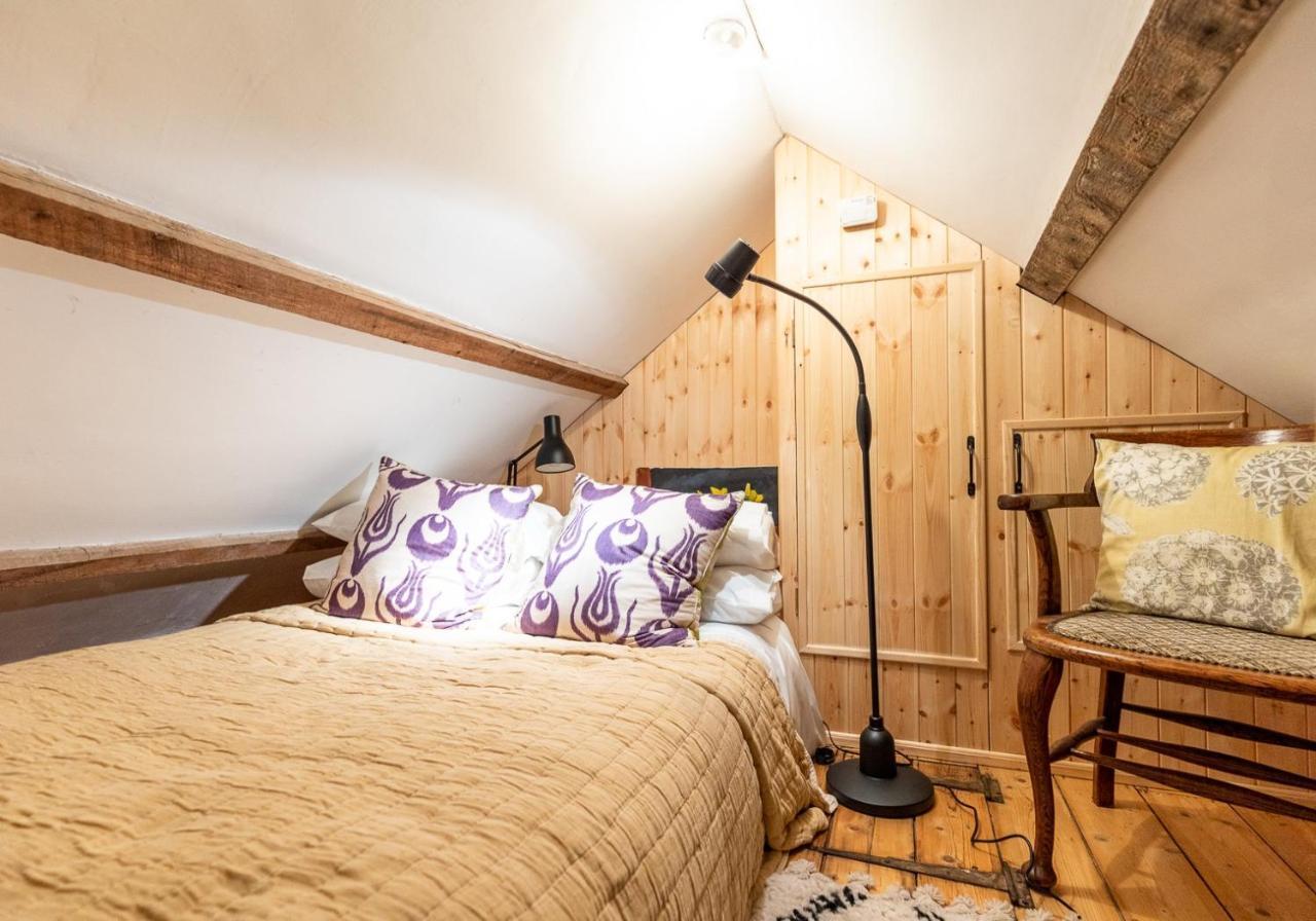 Bwthyn Capten - A Charming Cottage For Up To 6 Newport  Exterior photo