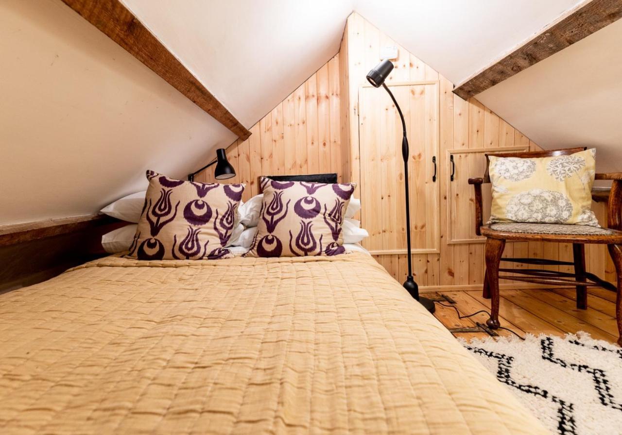 Bwthyn Capten - A Charming Cottage For Up To 6 Newport  Exterior photo