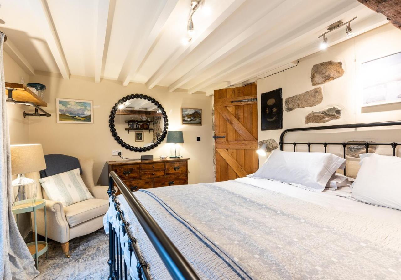 Bwthyn Capten - A Charming Cottage For Up To 6 Newport  Exterior photo