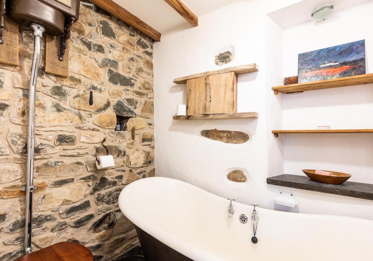 Bwthyn Capten - A Charming Cottage For Up To 6 Newport  Exterior photo