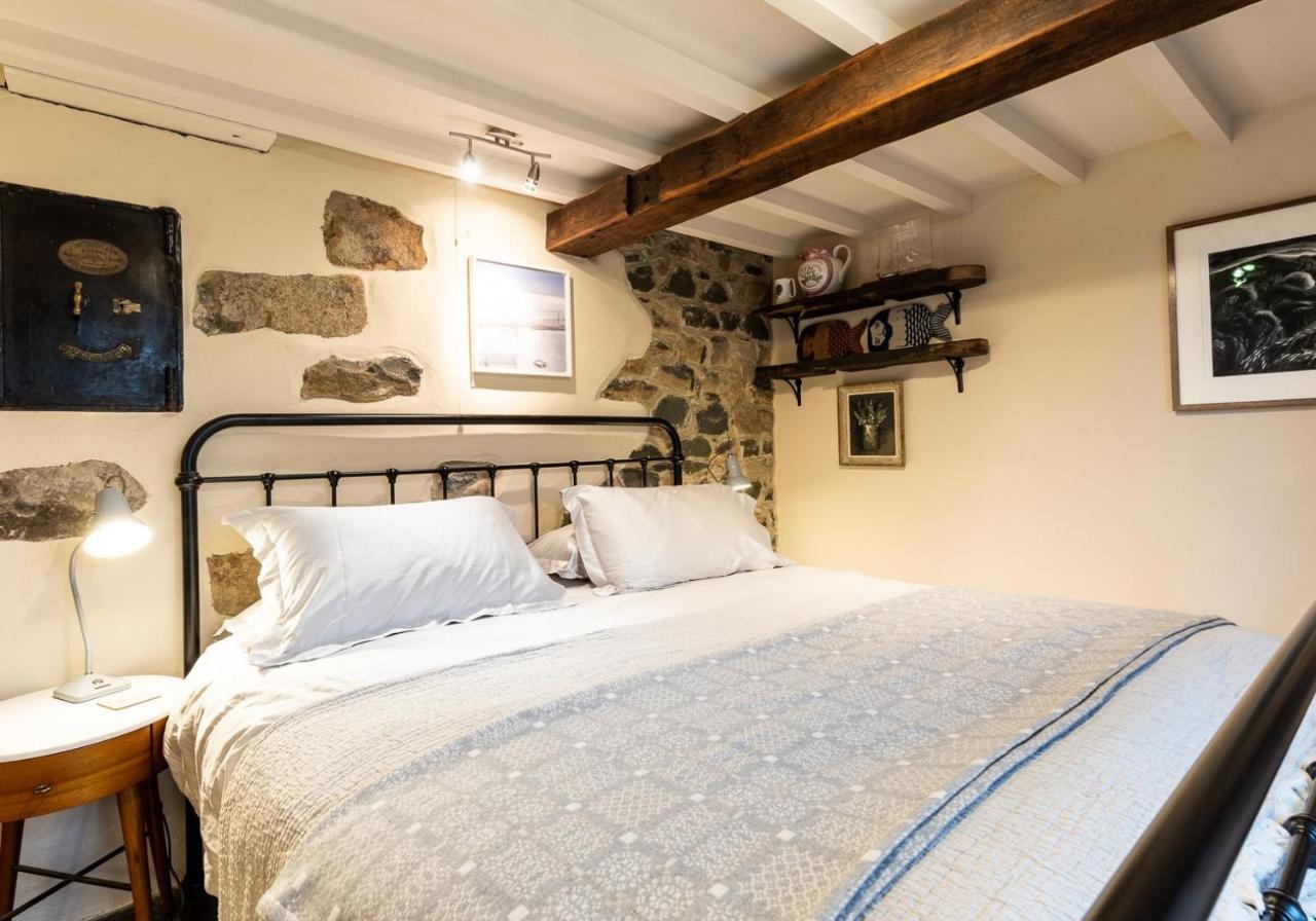Bwthyn Capten - A Charming Cottage For Up To 6 Newport  Exterior photo