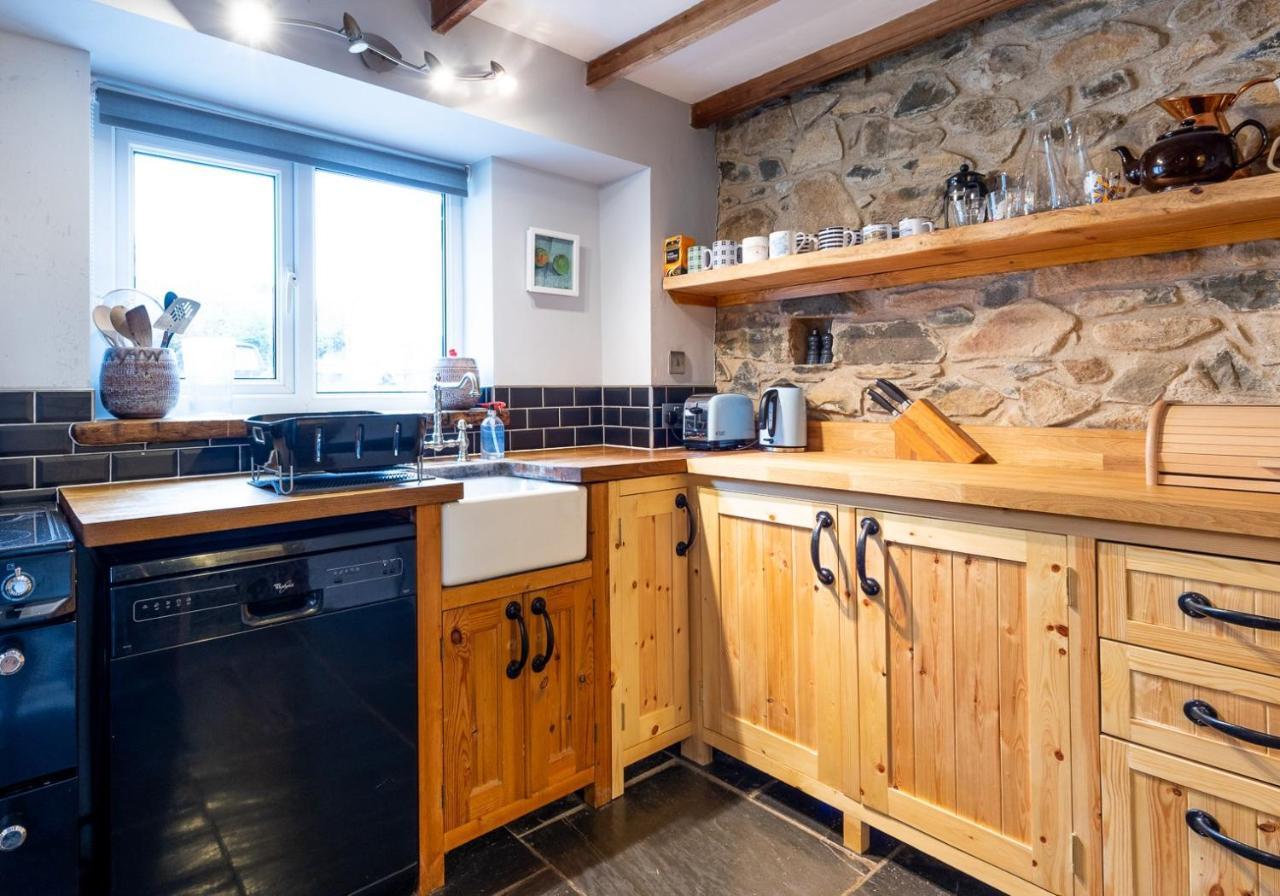 Bwthyn Capten - A Charming Cottage For Up To 6 Newport  Exterior photo