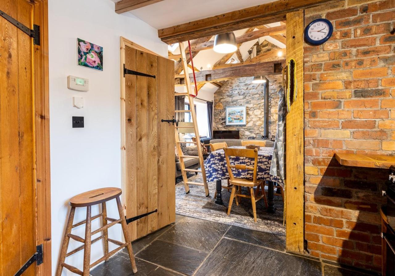 Bwthyn Capten - A Charming Cottage For Up To 6 Newport  Exterior photo