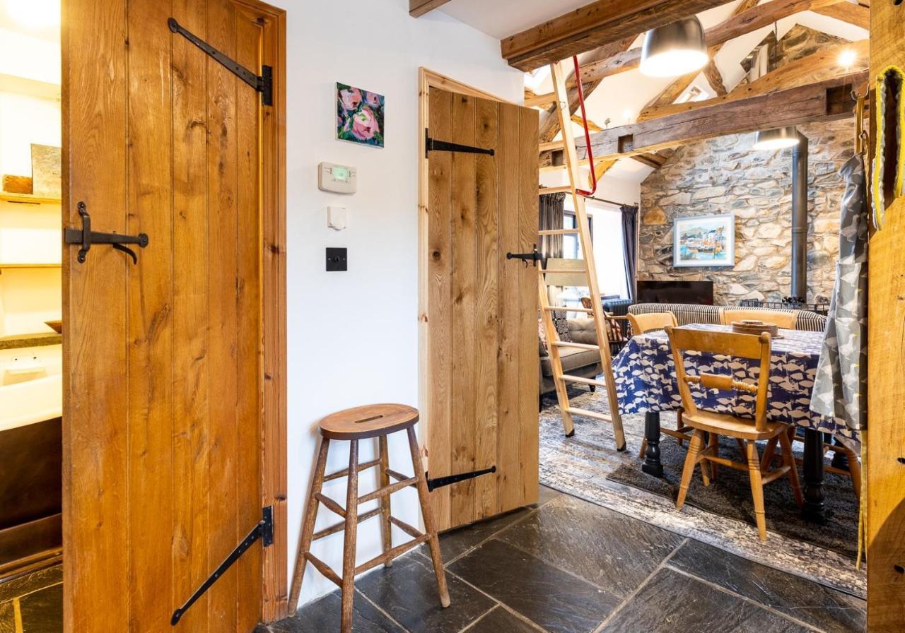Bwthyn Capten - A Charming Cottage For Up To 6 Newport  Exterior photo
