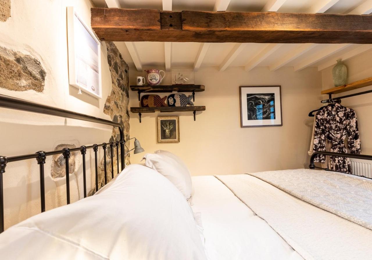 Bwthyn Capten - A Charming Cottage For Up To 6 Newport  Exterior photo